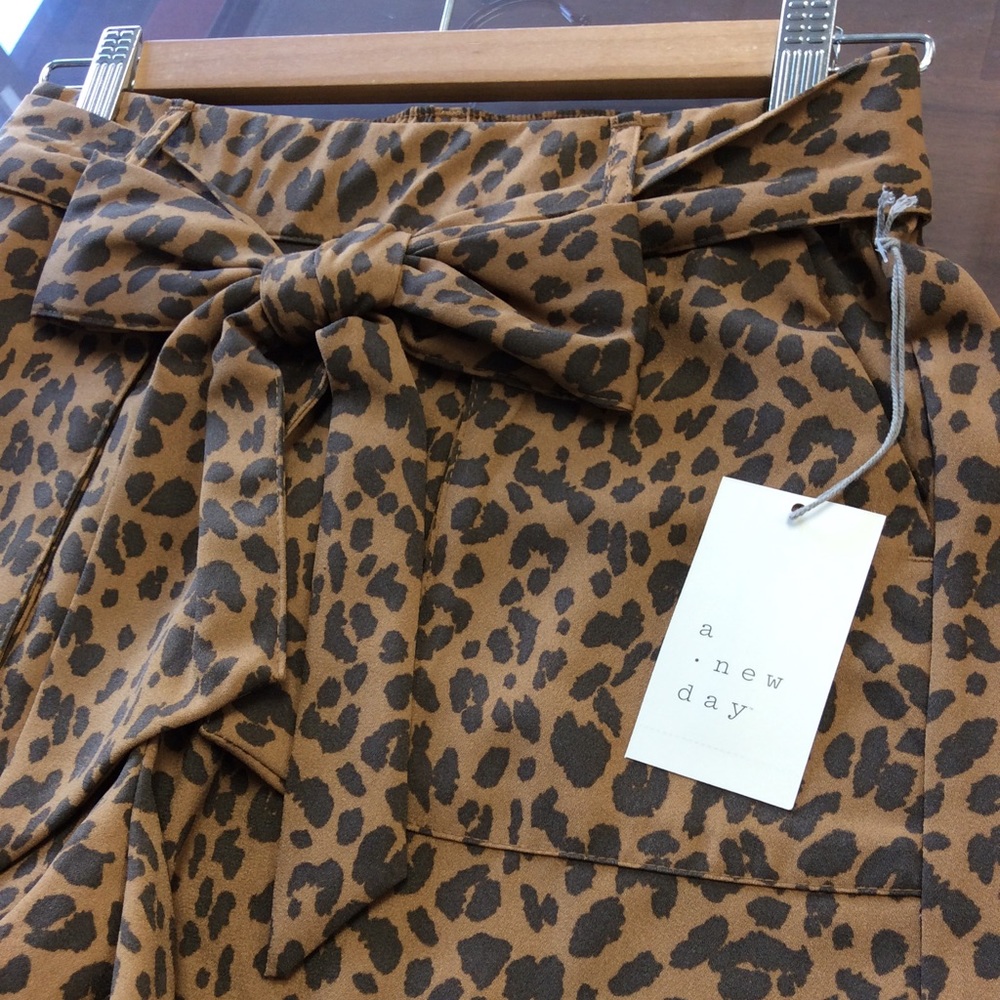 ‼️$10 SALE‼️ A NEW DAY Leopard Print High Rise Shorts - Picture 5 of 6